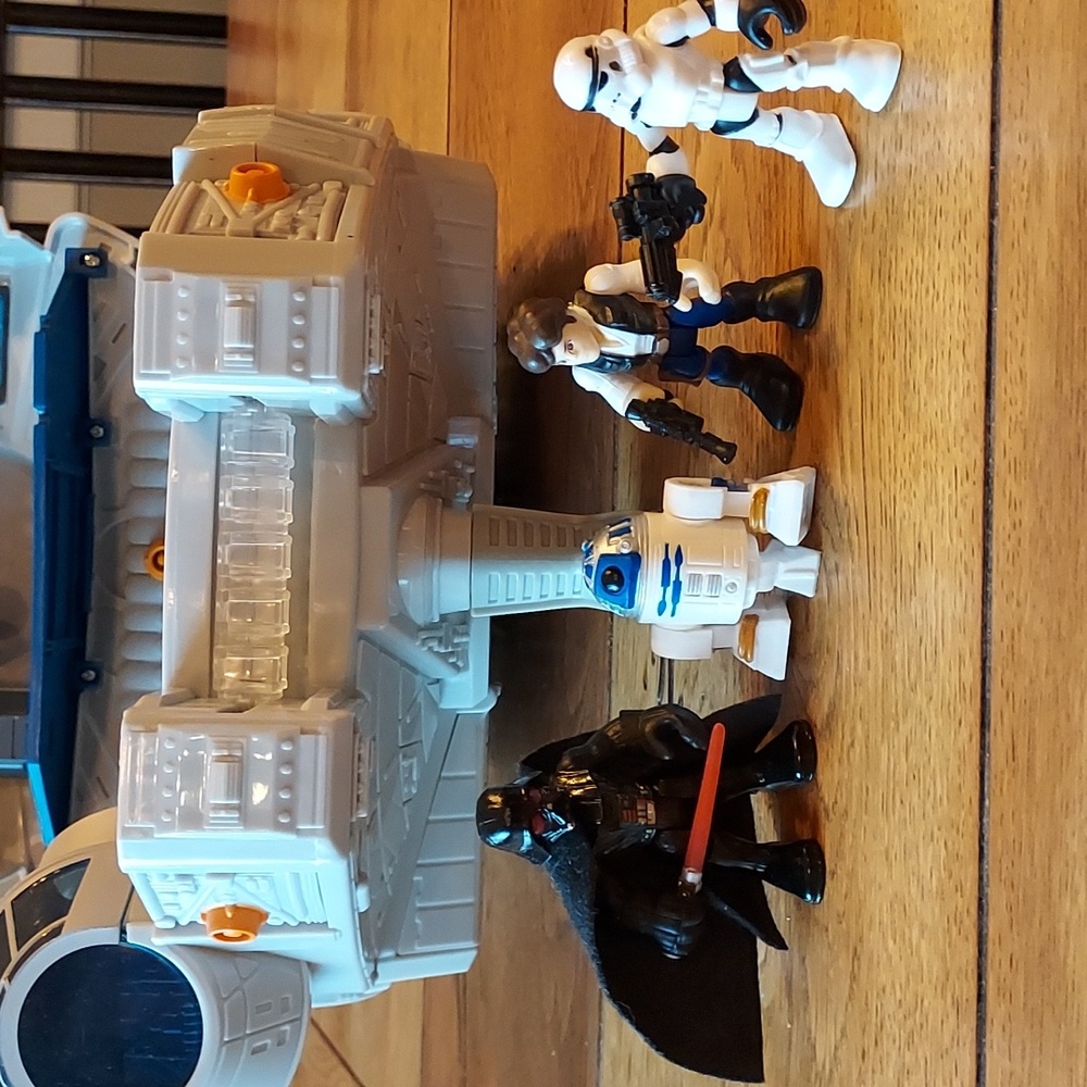 Star Wars Millennium Falcon with 5 action figures